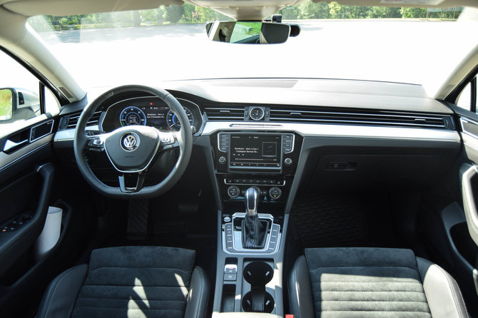 Dainiaus Cuberos nuotr./„Volkswagen Passat GTE“
