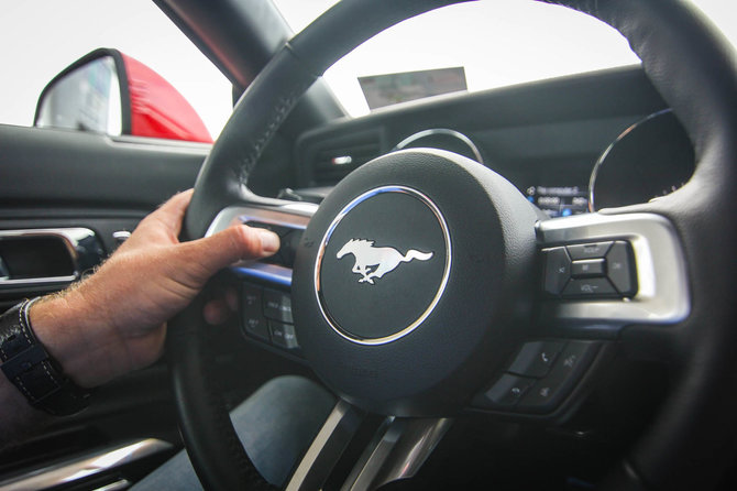 Egidijaus Babelio nuotr./Ekonomiškas „Ford Mustang“ važiavimas „ENEOS 1006km lenktynių“ trasoje