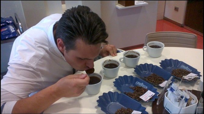 Projekto partnerio nuotr./Kavos degustavimo procesas