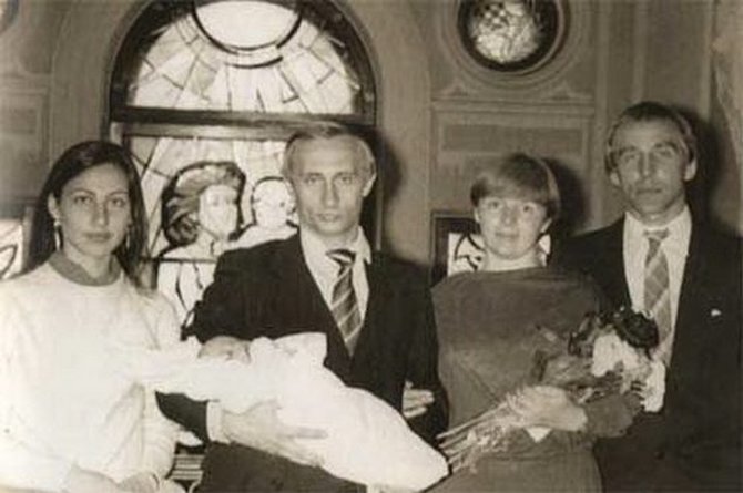 V.Putino šeimos albumo nuotr./S.Rolduginas (dešinėje) – V.Putino dukters krikštatėvis