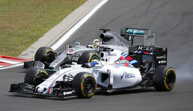 „Reuters“/„Scanpix“ nuotr./Felipe Massa ir Lewisas Hamiltonas