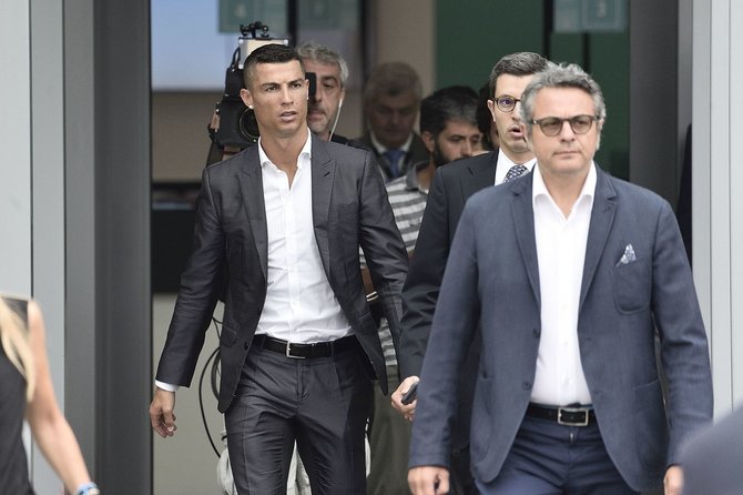 „Scanpix“ nuotr./Cristiano Ronaldo sutiktas Turine