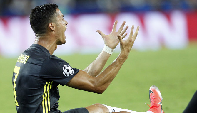 „Scanpix“ nuotr./Cristiano Ronaldo raudona kortelė ir emocijos