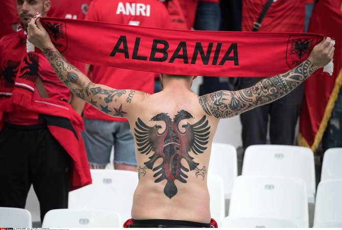 „Scanpix“/„SIPA“ nuotr./Albanijos futbolo sirgalius