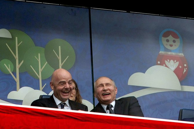 „Scanpix“/„SIPA“ nuotr./Gianni Infantino ir Vladimiras Putinas atidarymo rungtynėse