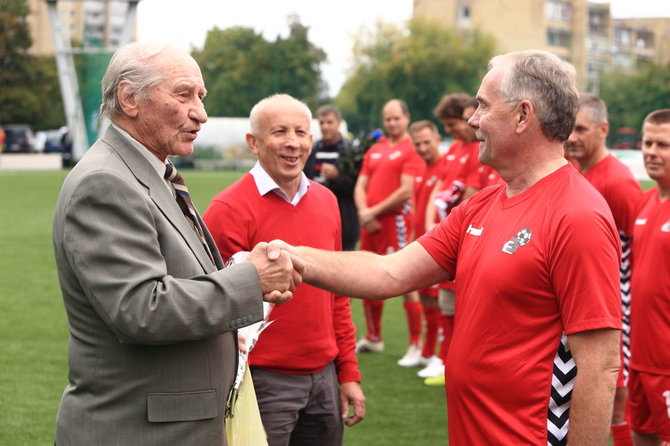 Sauliaus Čirbos nuotr./Vilniaus „Žalgirio“ legendai Stasiui Danisevičiui – 60