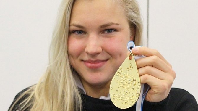 LPF nuotr./Rūta Meilutytė su atgautu aukso medaliu