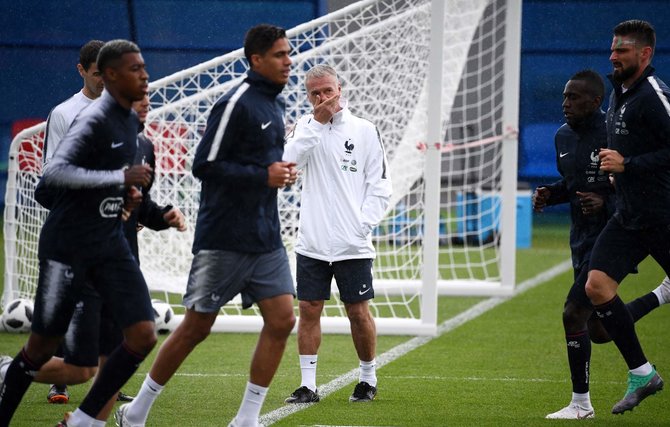 AFP/„Scanpix“ nuotr./Didier Deschamps'as su auklėtiniais Istroje