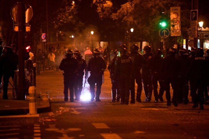 AFP/„Scanpix“ nuotr./Paryžiuje prireikė riaušių policijos