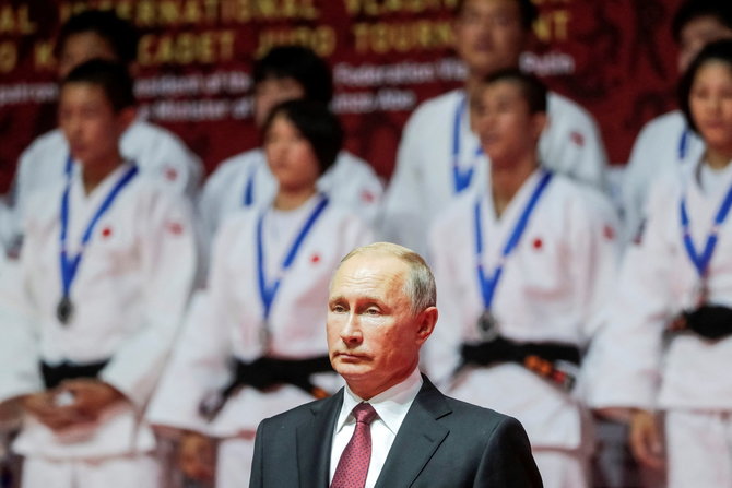 „Reuters“/„Scanpix“ nuotr./Rusijos diktatorius Vladimiras Putinas dziudo turnyre