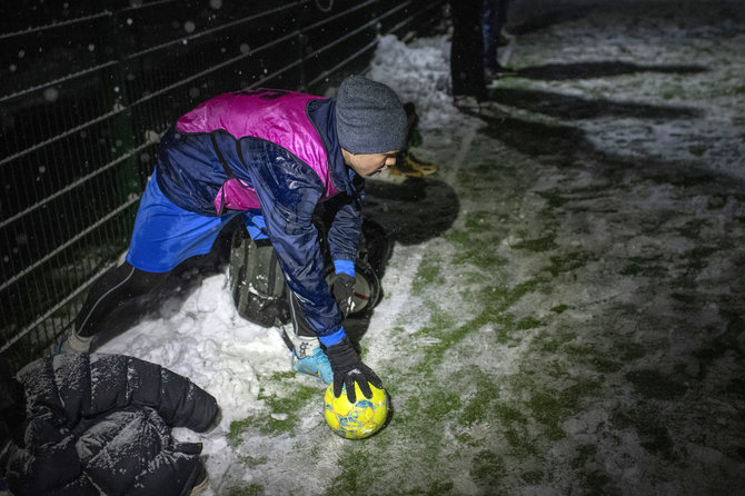 „Scanpix“/AP nuotr./Pažaisti futbolą Ukrainoje – didelis iššūkis