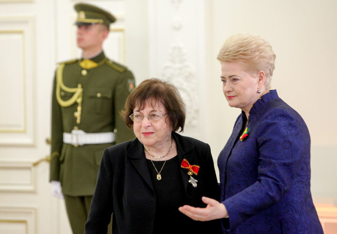 Vidmanto Balkūno / 15min nuotr./Prezidentūroje apdovanota Irena Veisaitė