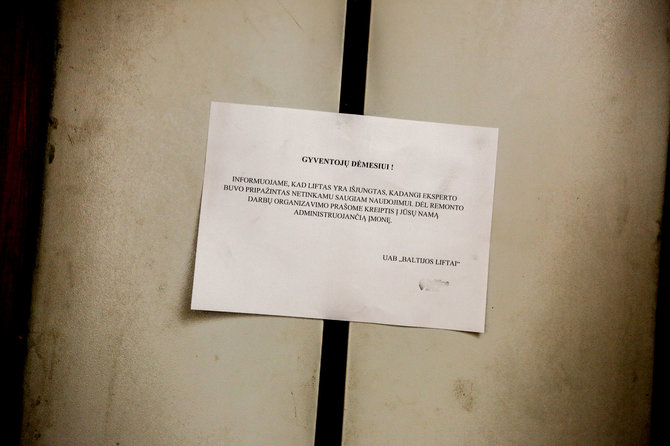Vidmanto Balkūno / 15min nuotr./Sostinės Karoliniškių rajone atjungiami liftai