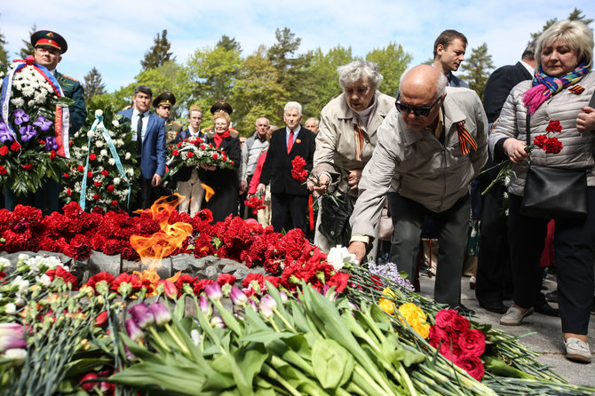 Vidmanto Balkūno / 15min nuotr./Gegužės 9-osios minėjimas Antakalnio kapinėse 2019-aisiais