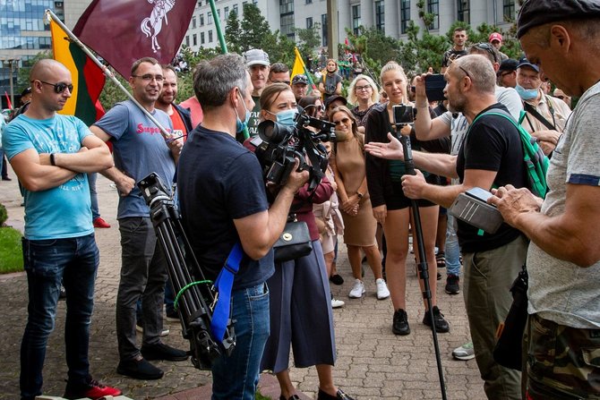 Vidmanto Balkūno / 15min nuotr./Laurynas Ragelskis užsipuolė proteste prie Seimo dirbančius žurnalistus