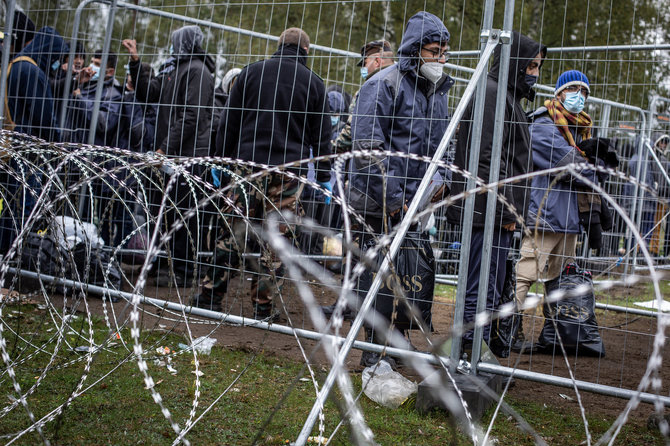 Vidmanto Balkūno / 15min nuotr./Iš Rūdninkų migrantų stovyklos (Šalčininkų r.) gyventojai iškeliami į Kybartų (Vilkaviškio r.) užsieniečių registracijos centrą