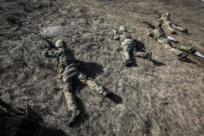 Vidmanto Balkūno / 15min nuotr./Fraikor kariai – savanoriai treniruojasi poligone netoli Charkovo (Ukraina)