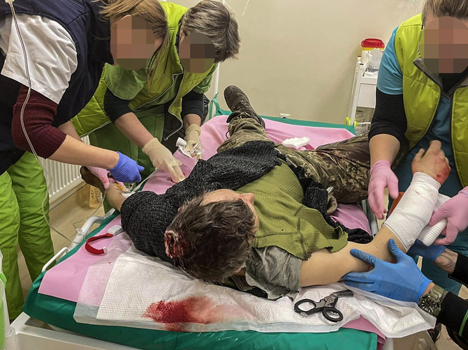 Pašnekovo pateikta nuotr. /Traumų stabilizavimo punktas priešakinėse Ukrainos karo linijose, kur dirba lietuvis gydytojas
