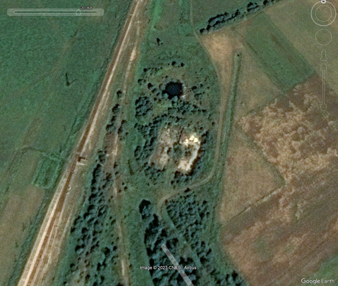 Google Earth nuotr. /Nelegalus sąvartynas Matuizose (Varėnos raj) 2014 m. rugpjūčio mėn, matomas iš palydovo