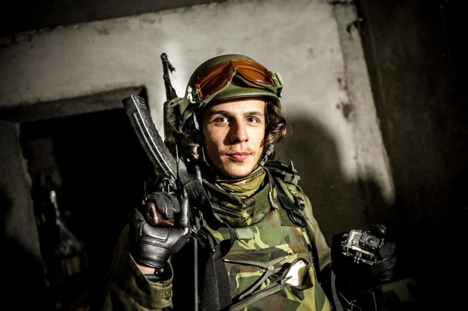 Vidmanto Balkūno / 15min nuotr./Filmo "Rytų frontas" režisierius Jevgenas Titarenko Rusijos - Ukrainos kare 2015 m.