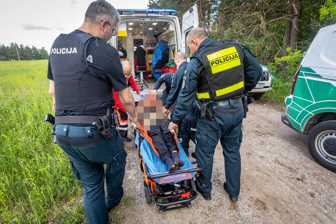 Vidmanto Balkūno / 15min nuotr./VSAT tarnybinis šuo aptiko parą laiko ieškotą dingusį varėniškį