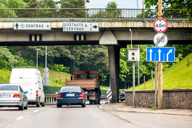 Vidmanto Balkūno/15min.lt nuotr./Kelio ženklai Geležinio Vilko gatvėje, Vilniuje