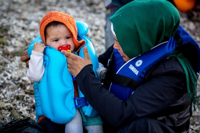 Vidmanto Balkūno/15min.lt nuotr./Migrantai ruošiasi plaukti per išorinę Europos sąjungos sieną