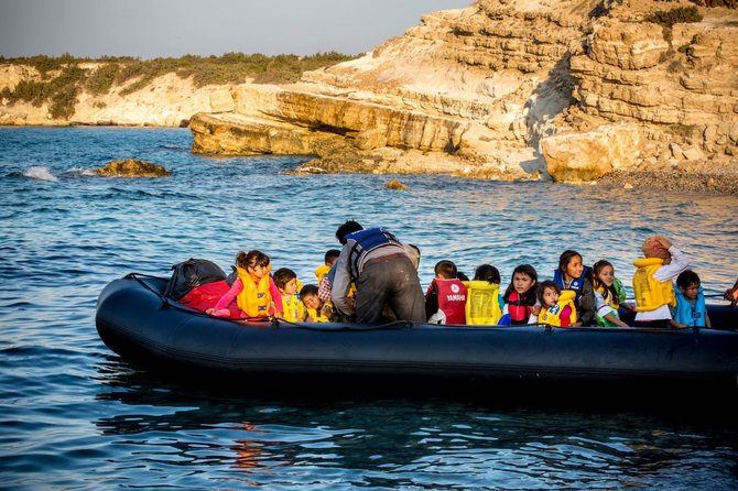 Vidmanto Balkūno / 15min nuotr./Migrantai ruošiasi plaukti per išorinę Europos sąjungos sieną