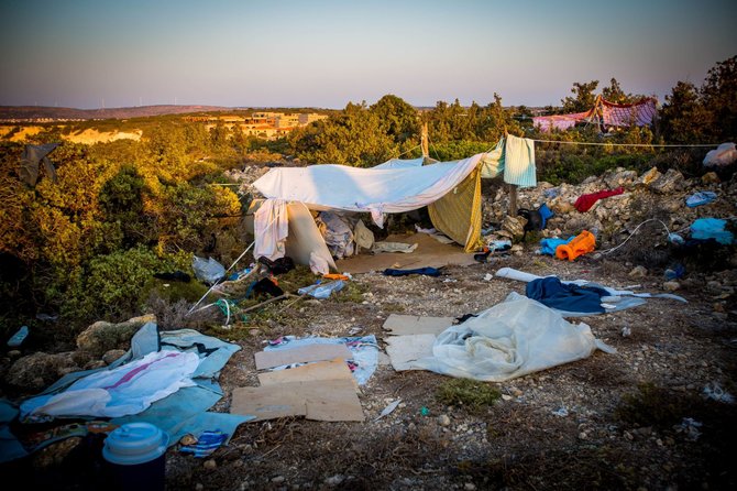 Vidmanto Balkūno/15min.lt nuotr./Migrantai ruošiasi plaukti per išorinę Europos sąjungos sieną