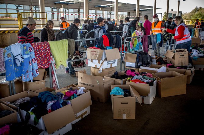 Vidmanto Balkūno/15min.lt nuotr./Migrantai kerta Vengrijos – Austrijos sieną