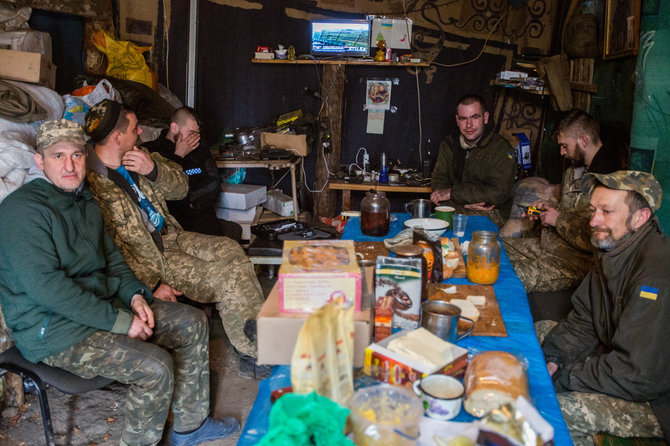 Vidmanto Balkūno/15min.lt nuotr./Ukrainos karių kasdienybė fronte prie Marjinkos