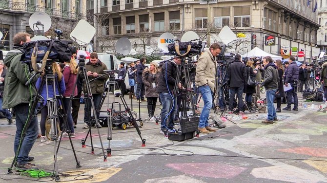 Vidmanto Balkūno / 15min nuotr./Žurnalistai nušviečia Briuselio teroro atakas