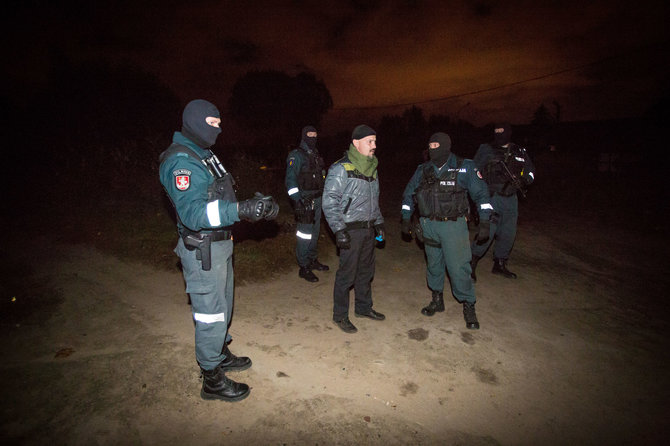 Vidmanto Balkūno / 15min nuotr./Pareigūnas A.Aniukštis kasdienio policijos darbo metu