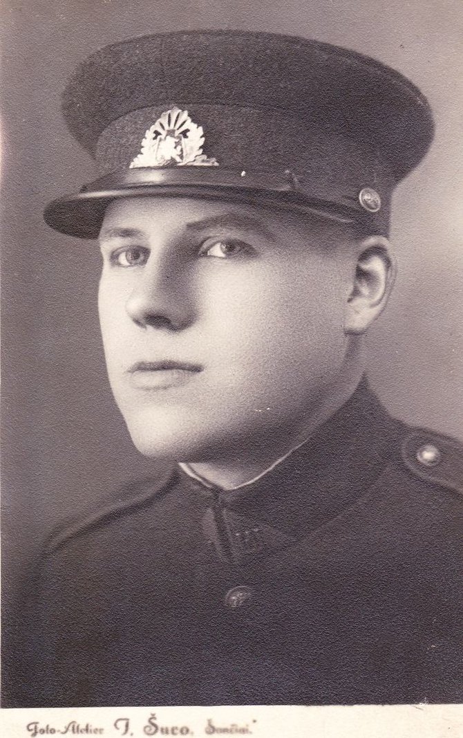 Pagrindinis knygos herojus – Bolesius Kuckailis Lietuvos kariuomenėje tarnavo 1938-1939 m.