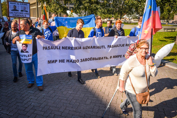 Viktorijos Savickos nuotr. /Taikos maršas Vilniaus Gedimino prospekte