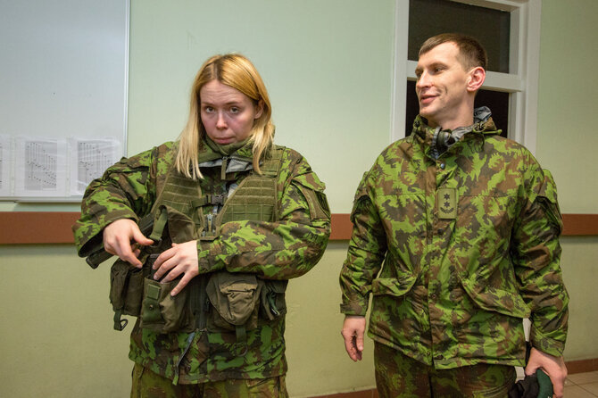 Vidmanto Balkūno / 15min nuotr./Žurnalistė Jurgita Lapienytė ir plk. ltn. Eugenijus Lastauskas, Kunigaikščio Vaidoto mechanizuotojo pėstininkų bataliono vadas
