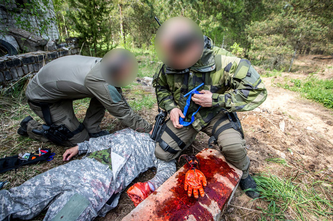 Vidmanto Balkūno / 15min nuotr./Lietuvoje vyko tarptautinės elitinių padalinių snaiperių pratybos „Baltic shadows 2018“