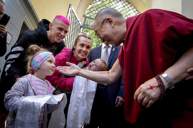 Vidmanto Balkūno / 15min nuotr./Dalai Lamos paskaitos svečiai - Donato Montvydo šeima
