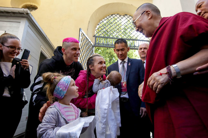 Vidmanto Balkūno / 15min nuotr./Dalai Lamos paskaitos svečiai – Donato Montvydo šeima