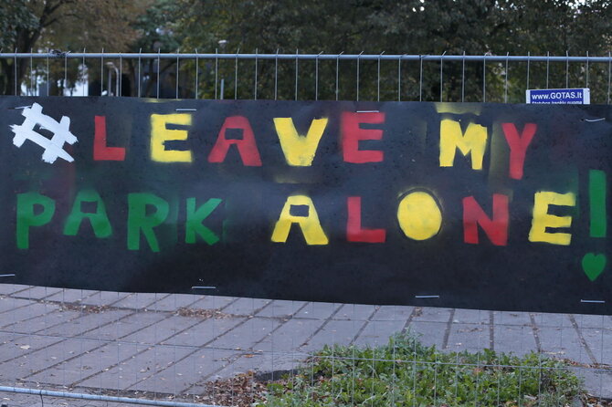 Mariaus Matulevičiaus nuotr./Plakatai Reformatų skvere