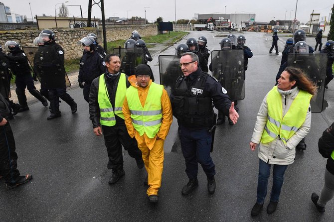 AFP/„Scanpix“ nuotr./„Geltonųjų liemenių“ protestai Prancūzijoje