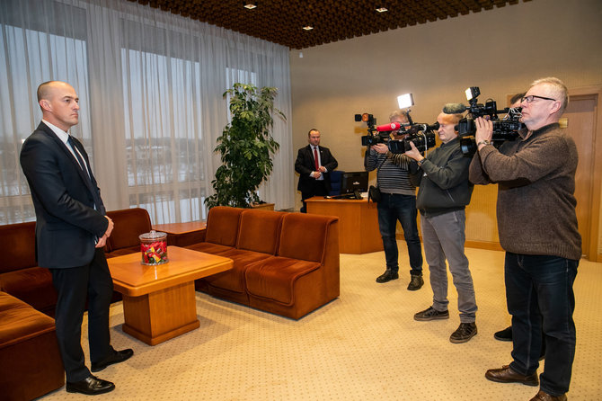 Seimo kanceliarijos/Dž.G.Barysaitės nuotr./Seimo pirmininko susitikimas su Specialiųjų tyrimų tarnybos direktoriumi Žydrūnu Bartkumi