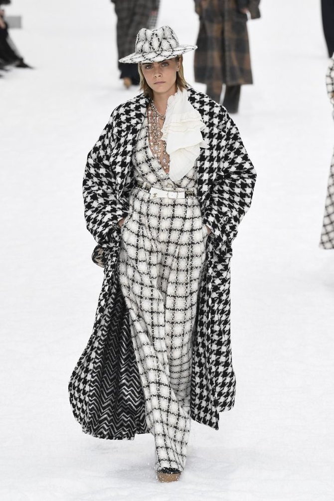„Scanpix“/„SIPA“ nuotr./„Chanel“ 2019–2020 m. rudens ir žiemos kolekcija: Cara Delevingne