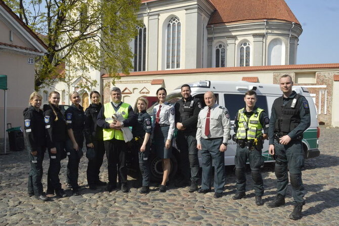 Kauno apskrities VPK nuotr./Kauno policijos kapelionas šventino visas transporto priemones