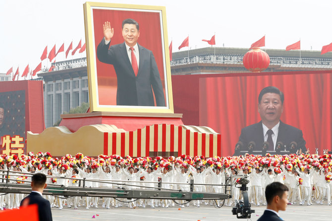 „Reuters“/„Scanpix“ nuotr./Kinija mini 70-ąsias savo įkūrimo metines