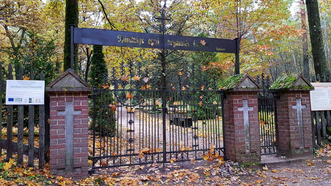 Artūro Zaveckio nuotr./Vydūno kapas Bitėnų kapinėse