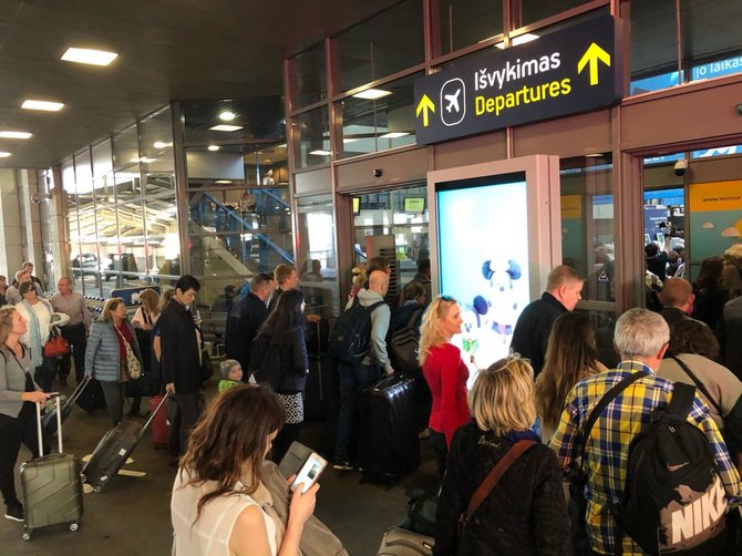 Vidmanto Balkūno nuotr./Vilniaus oro uosto išvykimo terminalo evakuacija