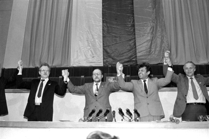 Lietuvos centrinio valstybės archyvo/Algirdo Sabaliausko nuotr. /Pirmoji Lietuvos Respublikos Aukščiausiosios tarybos-Atkuriamojo Seimo sesija 1990 kovo 11 d.