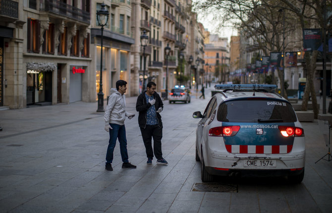 „Scanpix“/AP nuotr./Ispanijoje paskelbtas karantinas