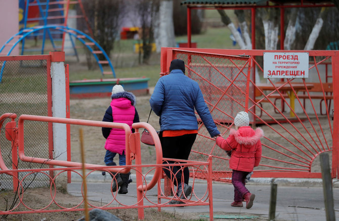 „Reuters“/„Scanpix“ nuotr./Nepaisant koronaviruso grėsmės Baltarusijoje verda įprastas gyvenimas